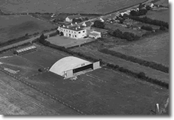 The Iona hangar in 1958, then catering for up to 8 aircraft. The Boot Inn is located to the rear.